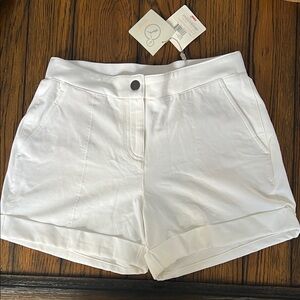 NWT Women’s Puma solid short short in Bright white Small